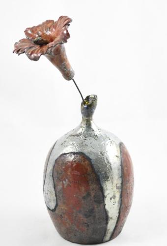 Composizione fiore e vaso raku